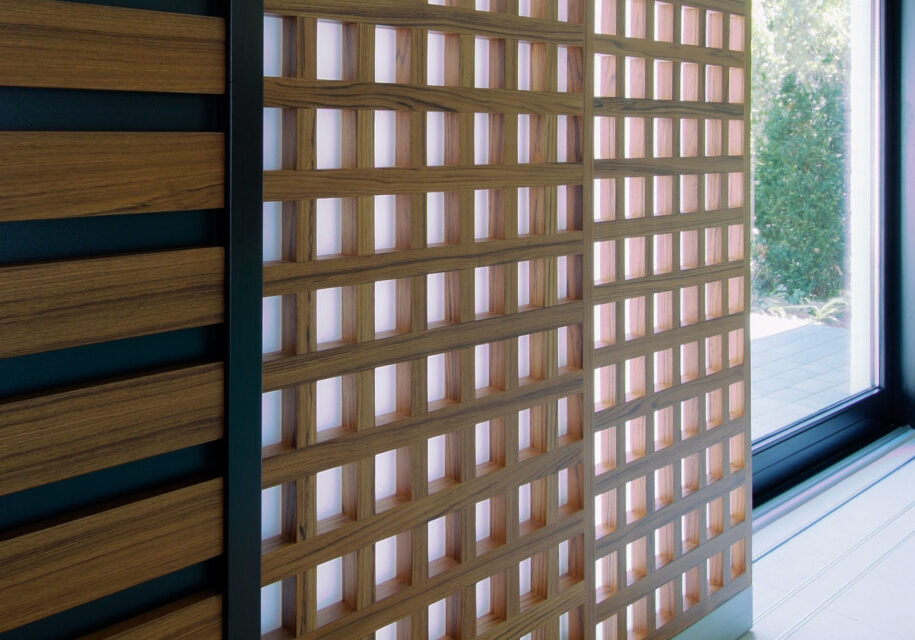 ziergitter-massivholz-trennwand-bg